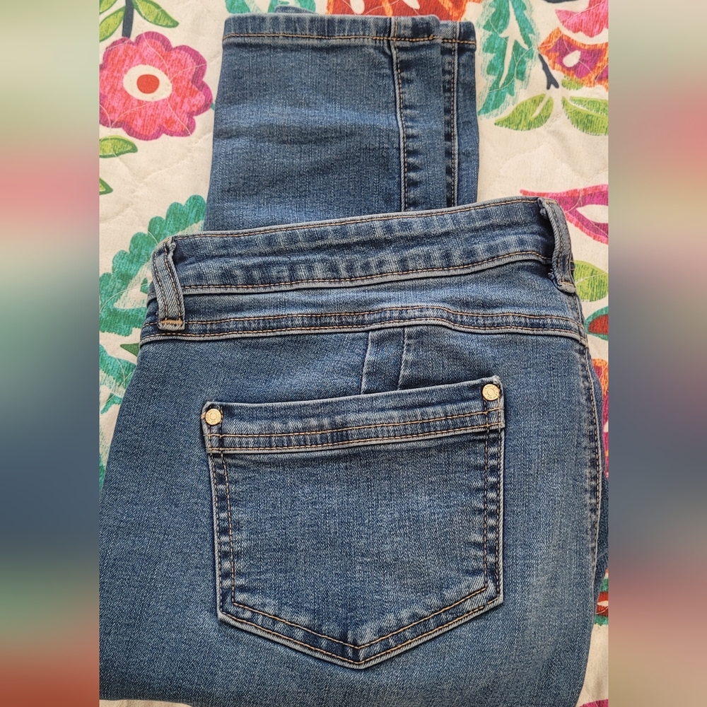 Super Skinny Distressed Jeans